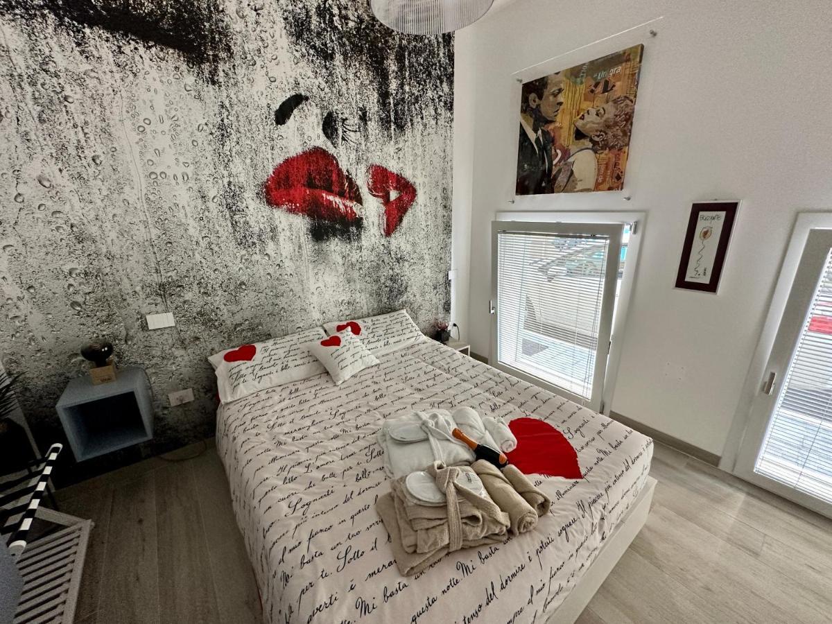 Bed Art Relaxing Suite - Appartamento Con Sauna Love Suite Gallery سان بنيديتّو ديل ترونتو المظهر الخارجي الصورة